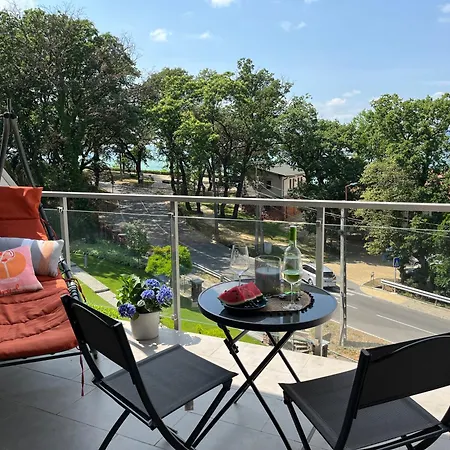 Cosy With Views *