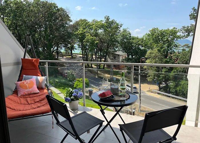 Cosy With Views *